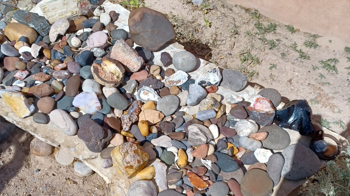 This is a photo of one of Georgia OKeeffe's rock collections. I took it when visiting her former home in #abiquiu #newmexico . She painted rocks and bones, too. #georgiaokeeffe #rocks #rockcollection #artist #art #naturalist