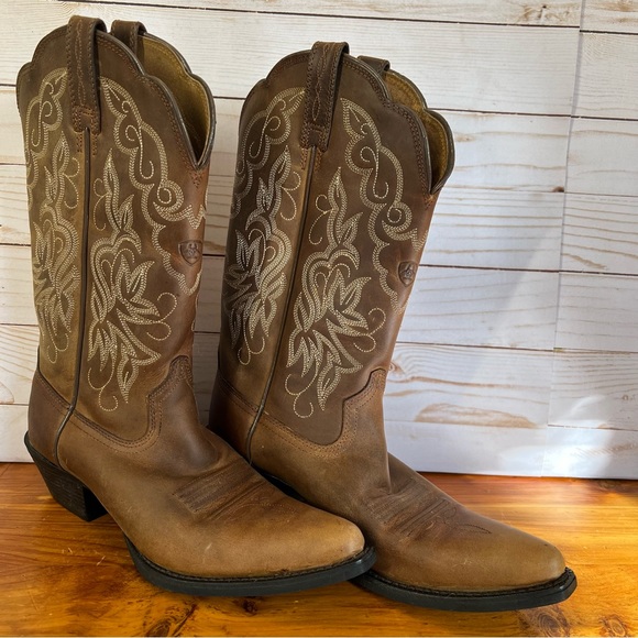 the_pifer's tweet photo. So good I had to share! Check out all the items I'm loving on @Poshmarkapp #poshmark #fashion #style #shopmycloset #jcrew #ariat #notrated: https://t.co/wodKVCxyew https://t.co/oJsubzMml9