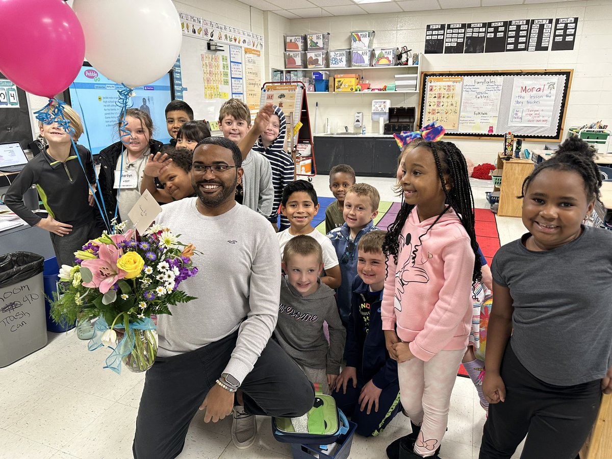 PboroElementary's tweet photo. Congratulations !!!!   @HendersonShane  as #OurPES 22-23 Teacher of the Year 🎉🎉 https://t.co/UjL6HhpxWX