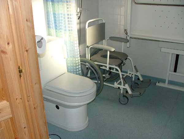 CHuC_org_uk's tweet photo. #SelfCatering places with a #CeilingHoist #CeilingLift
Hampton Court Park #Narberth #Pembrokeshire #Wales
#Accessible Log Cabin in a small holiday park
More info on #CHuC website https://t.co/GiqUehhmeU https://t.co/ElIcpsAyxx