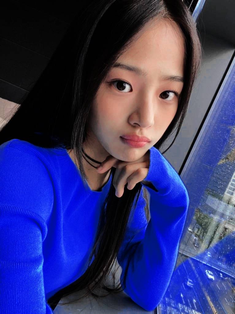 Aquí llego entusiasmada al #𝗩𝗥𝗖𝗥·𝟼𝚃𝙷·𝓒𝗕 para ver #𝓣𝕙𝕖𝐍𝗲𝘄ʼ𝗢ʼ𝔼𝖗𝕒 at #𝐆𝐄𝐓ー𝟺𝗪𝗔𝗬 dejándonos a todos en el suelo con su performance. ¡Que tengan mucho éxito hoy, soy su fan!

ˑ ♥︎ 𝒑𝒆𝒕𝒊𝒕𝒆 𝑏𝑢𝑛𝑛𝑦 ˚ ✶ ༘ #𝒮𝘌𝘐𝘙𝘐𝘕