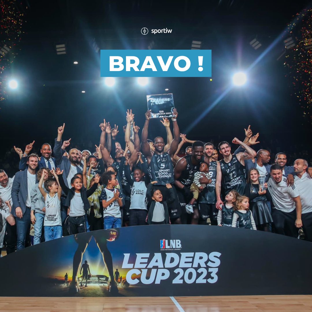 Sportiw's tweet photo. 🙌 Félicitations au club de @LDLCASVEL, qui remporte l’𝗲́𝗱𝗶𝘁𝗶𝗼𝗻 𝟮𝟬𝟮𝟯 𝗱𝗲 𝗹𝗮 𝗟𝗲𝗮𝗱𝗲𝗿𝘀 𝗖𝘂𝗽 !

3️⃣ ans après son échec en finale, le club lyonnais, emmené par un grand Nando De Colo, a remporté ce trophée pour la première fois de son histoire ! ⚡️

#LeadersCup https://t.co/jnaqTNzEcv