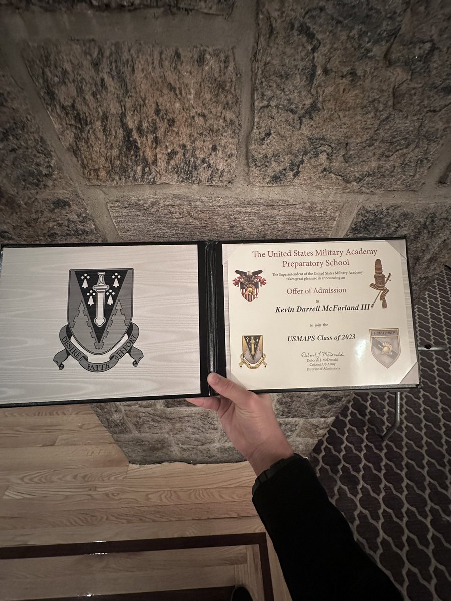 k_McFarlandlll's tweet image. It’s been an amazing past few days. Capping of a 3 day visit @WestPoint_USMA I was honored to received an offer to attend the United States Military Academy Prep School, and the opportunity to join the long grey line. 🙏🏽🇺🇸  #USMAPS