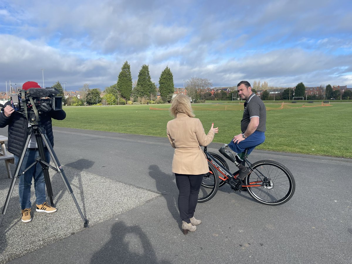 andyreid2506's tweet photo. Great to do some filming today which will be on @BBCNWT tonight at 18:30
Mark has invented this amazing bike @TripleTread and I test rode it for him 
It’s a fantastic bit of kit 
Thanks to Mairead Smyth and @PalfreyGreer for letting us use @ruskinfitness and @MorsonProjects https://t.co/o6Mbdtuqyt