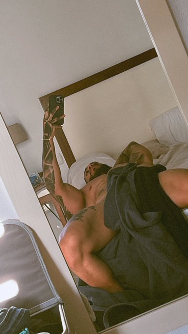 Good monday💦  https://t.co/Wy9fRe6Ox2 https://t.co/qPqgf0VX2n