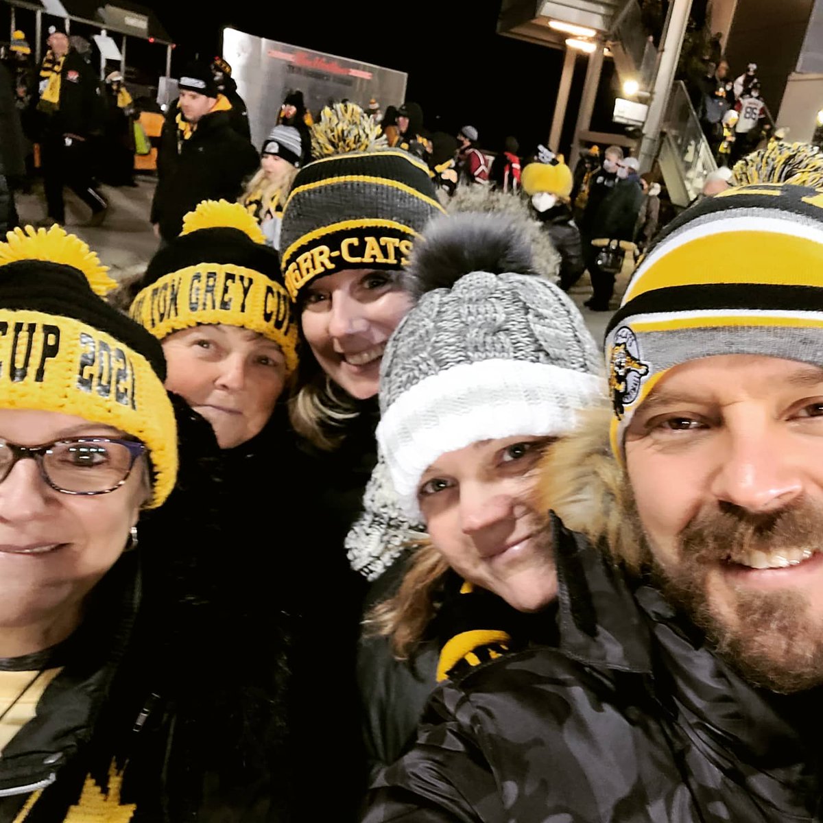 Bombshell1948's tweet photo. HAPPY FAMILY DAY FELLOW TI-CATS FANS..@Ticats https://t.co/fWjpip0Y7g