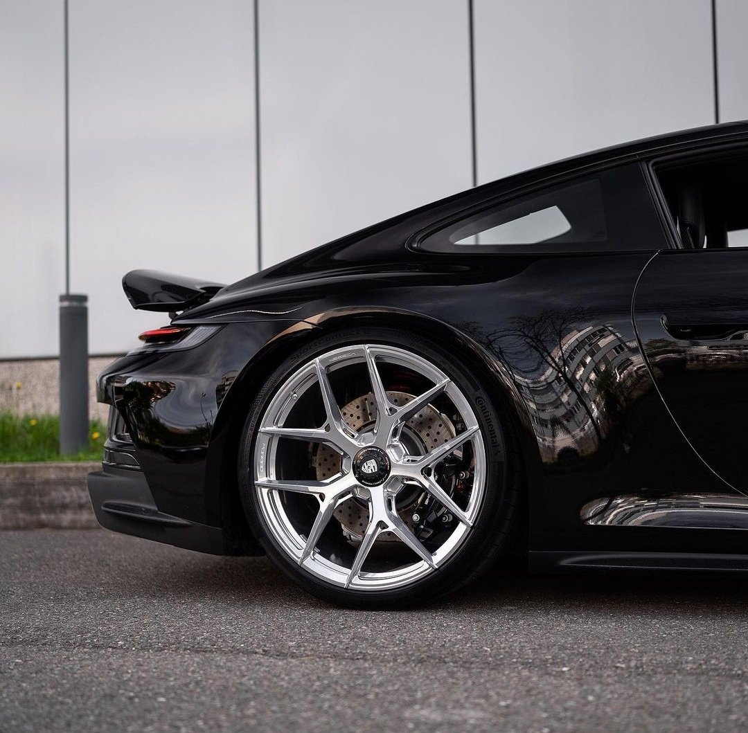 WorldWideCarsTM's tweet photo. Porsche GT3 Touring on Vossen Wheels 😍 https://t.co/teDISbQWwx