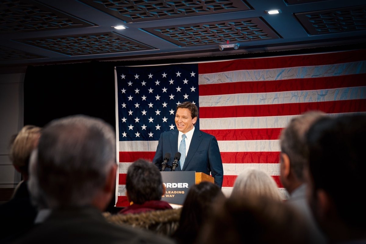 RonDeSantis's tweet photo. I visited Staten Island to talk about how law &amp; order has been central to FL's success.

FL leads the nation in protecting LEOs &amp; our crime rate is at a 50-year low, while NYC saw a 23% surge in major crime in 2022.

Anti-police politicians should stop catering to the woke mob. https://t.co/FpFDy0V4DZ
