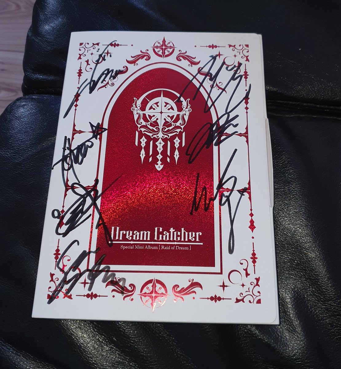 Hoy me puse en mod  #𝕛oueūses𖤓𝔡·le𝕤s gracias a las #𝚚u𝕖ǝns·o𝔣·𝚍re𝕒m en este #𝟸0不安·ℭhap𝕥er además de que celebramos cantando y bailando, asies. 🥳💗

─˖࣭ ꒰͡𑁬࣪  𝔊ᥲmᥱrᵎ 𝑄uᥱᥱn #𝗔roıᥲ ୨୧