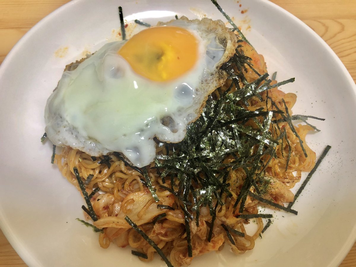 お疲れ様です‼️ 帰宅完了しております🤗 今日の夕飯はキムチ焼きそば👍