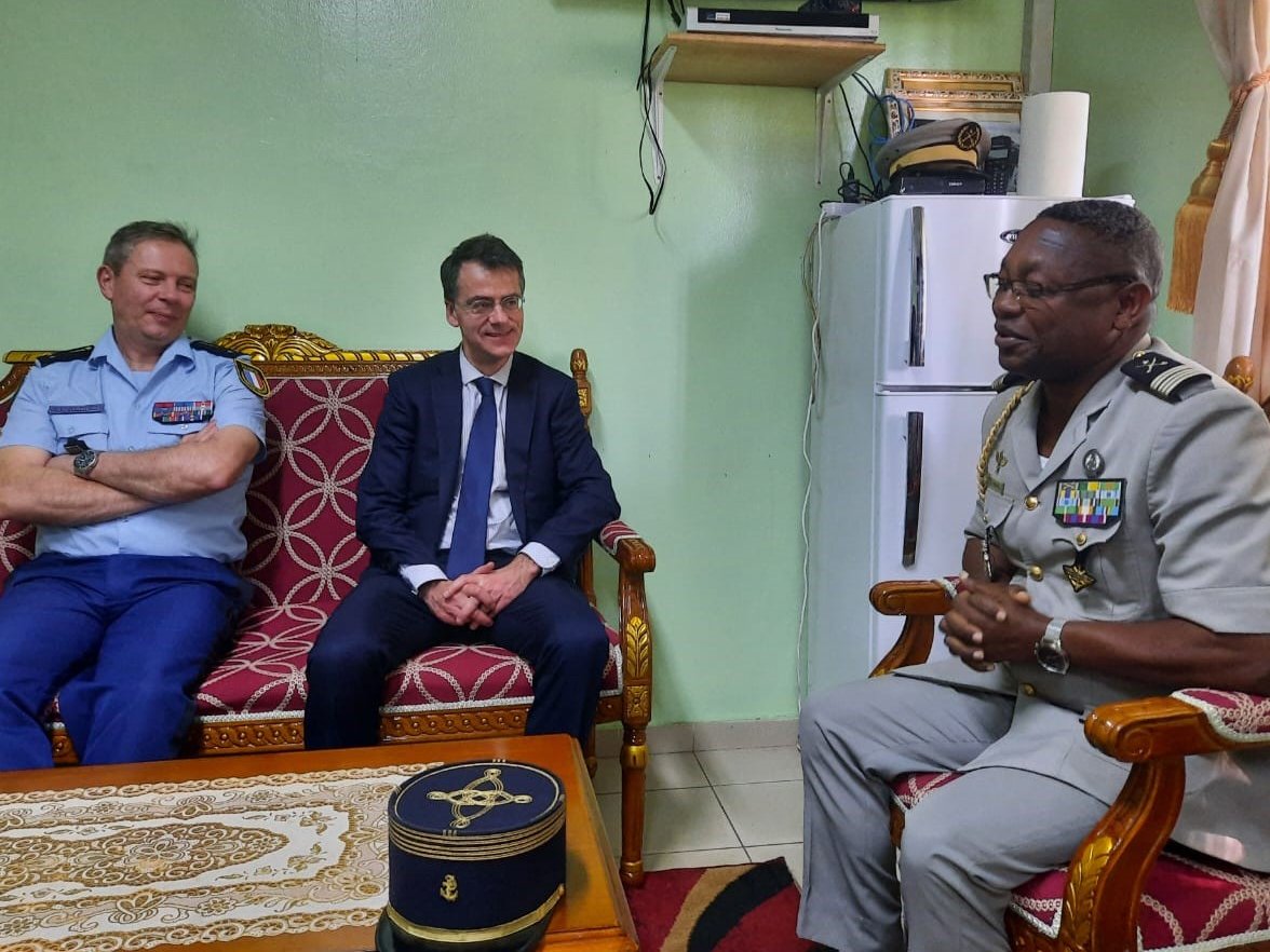 CoopSecuDefense's tweet photo. 🇬🇦#Gabon : les 3 #ENVR de Libreville ont des résultats remarquables !

1⃣Service de Santé Militaire #EASSML
2⃣État-major @EEM_Libreville
3⃣Administration des forces de défense @eafdl2022

Un soutien ré-exprimé lors de la visite de la #DCSD🇫🇷conduite par le dir. adjoint J. Bresson https://t.co/lEftsWixay