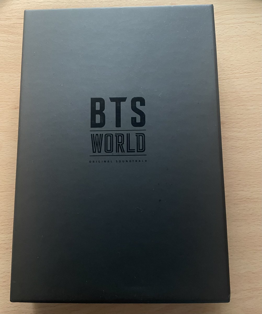 Pandinha2013's tweet photo. Olá ARMYs, tenho alguns álbuns e produtos dos BTS para vender, também tenho o membership (não coloquei fotos de tudo, mas o resto encontra-se dentro da caixa e mandarei por dm caso queiram fotos)
Não tenho valores em mente, por isso se estiverem interessadas/os mandem mensagem 💜 https://t.co/URj0539bxl