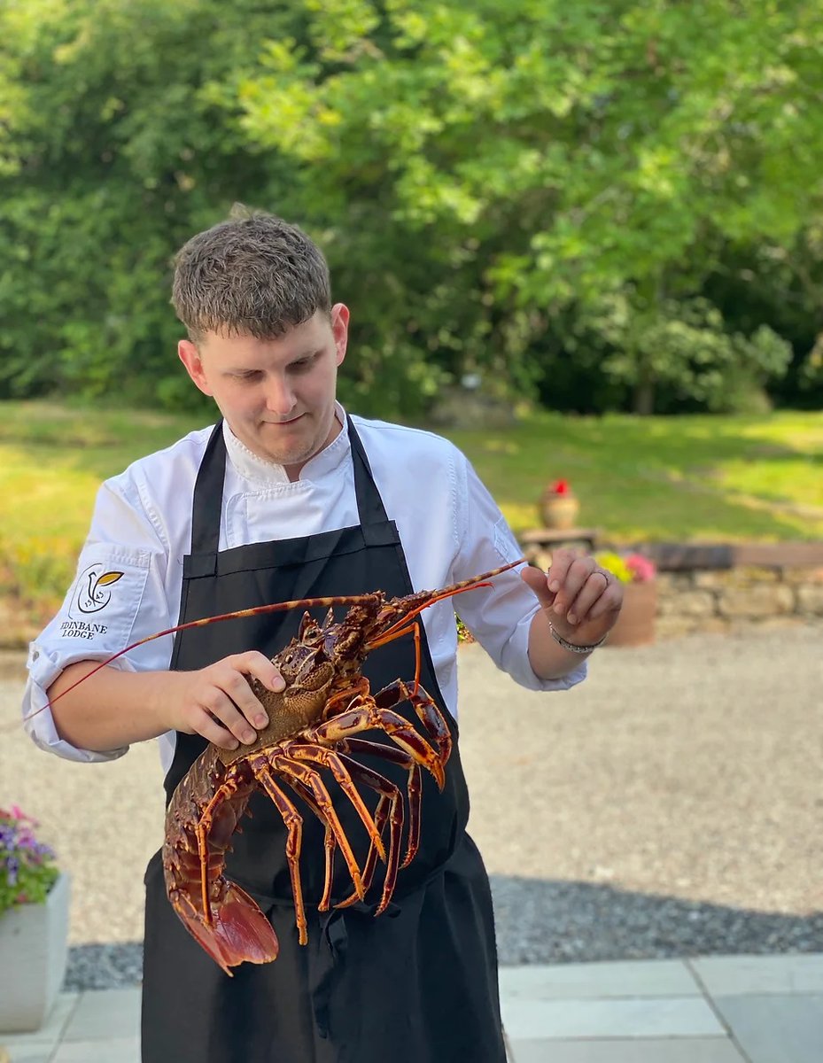 @SkyeChefMonty Great opportunity to work with @SkyeChefMonty & his team as a chef de partie at @EdinbaneLodge

- 🏵️🏵️🏵️🏵️ 4AA Rosette @AARatedTrips
- ⭐️⭐️⭐️⭐️⭐️ 5 Star  

Since graduating from @CofGCollege just over 10 years ago the progress Calum has made has been remarkable #COGCProud