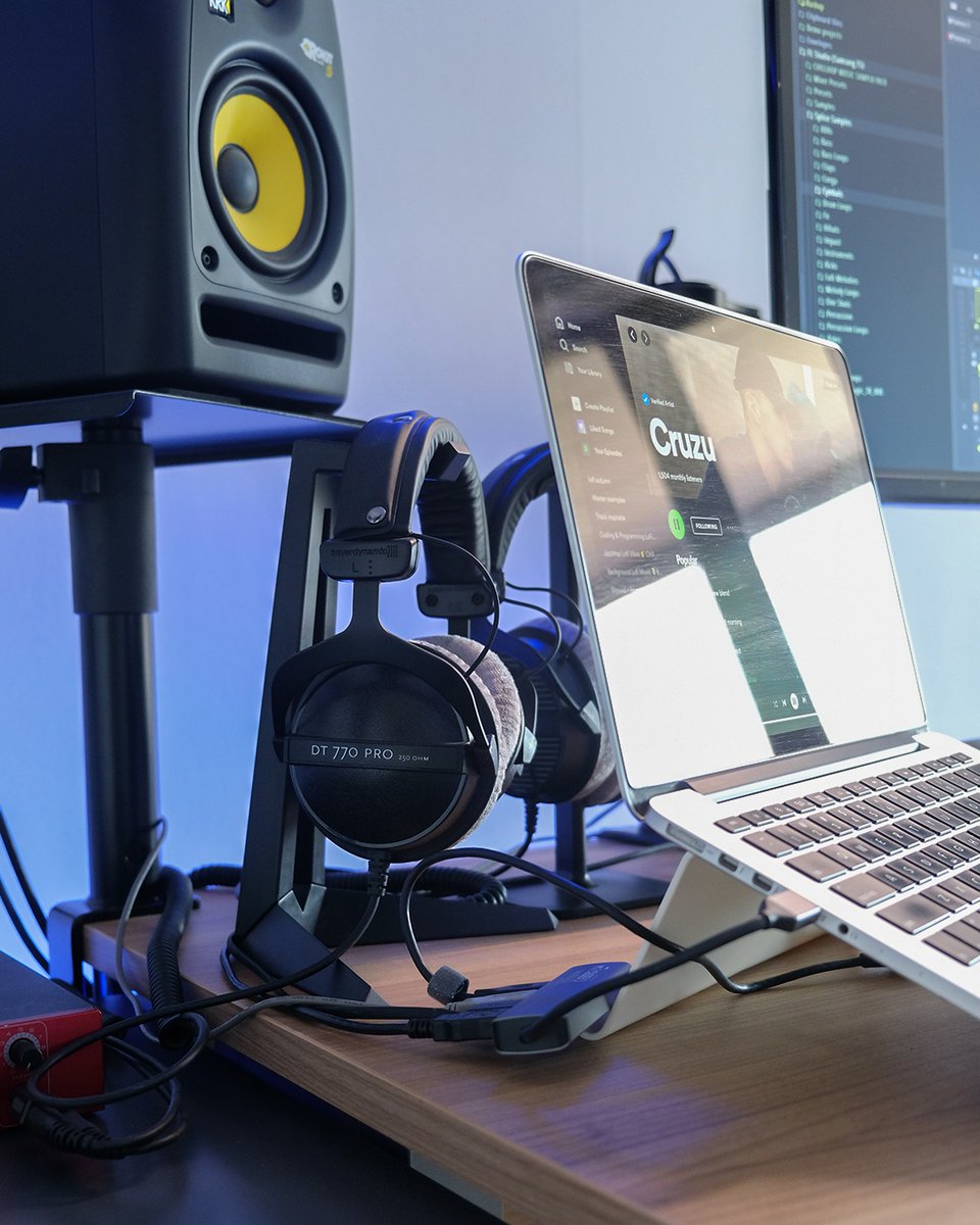 Which headphones are you using and why? 🎧

You can check out my latest beats at cruzumusic.beatstars.com

#studioheadphones #beyerdynamic #headphones #homestudiosetup #audiogear #audiogears #music