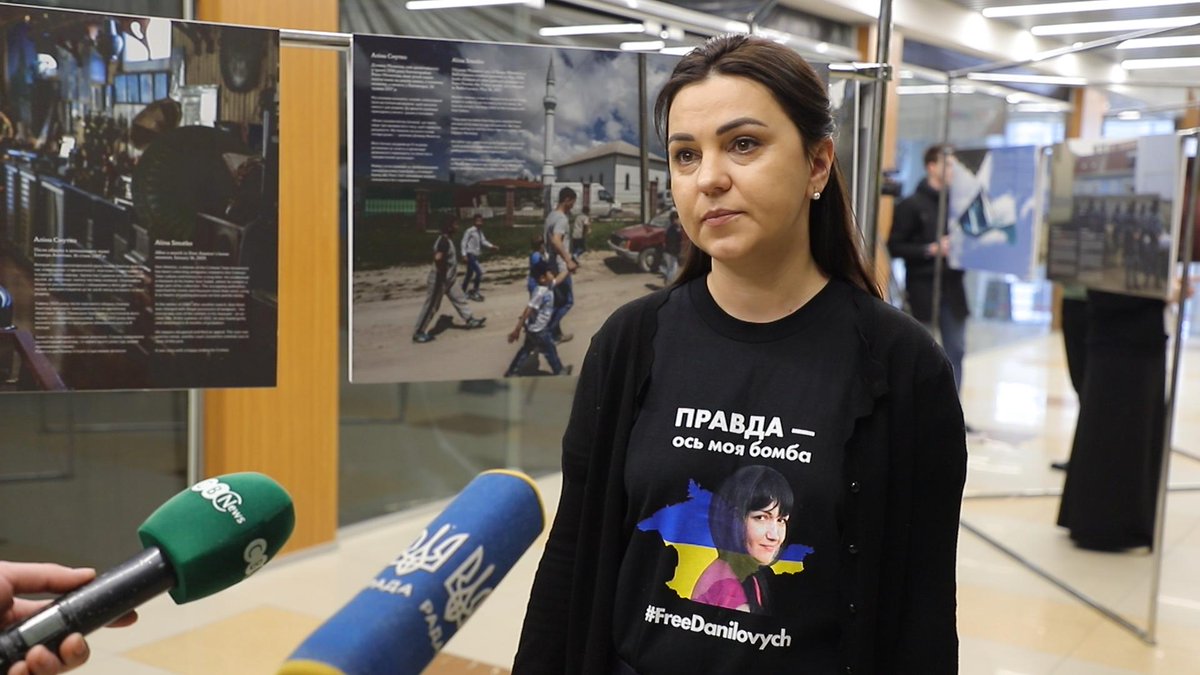 zminaUkraine's tweet image. Today, on the anniversary of the beginning of the annexation of #Crimea, the photo exhibition "Stories from the occupied Crimea" was opened in #Kropyvnytskyi.

🚗📸After Kropyvnytskyi, we will also take the exhibition to #Chernivtsi, #Odesa, #Lutsk and #Lviv!