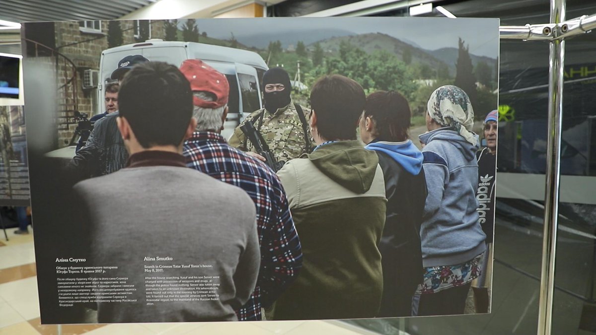 zminaUkraine's tweet image. Today, on the anniversary of the beginning of the annexation of #Crimea, the photo exhibition "Stories from the occupied Crimea" was opened in #Kropyvnytskyi.

🚗📸After Kropyvnytskyi, we will also take the exhibition to #Chernivtsi, #Odesa, #Lutsk and #Lviv!