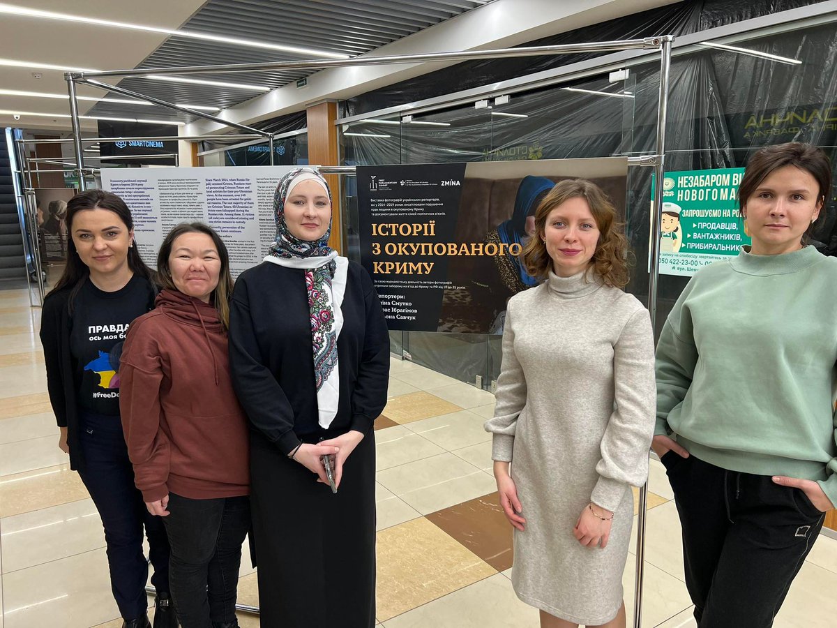 zminaUkraine's tweet image. Today, on the anniversary of the beginning of the annexation of #Crimea, the photo exhibition "Stories from the occupied Crimea" was opened in #Kropyvnytskyi.

🚗📸After Kropyvnytskyi, we will also take the exhibition to #Chernivtsi, #Odesa, #Lutsk and #Lviv!