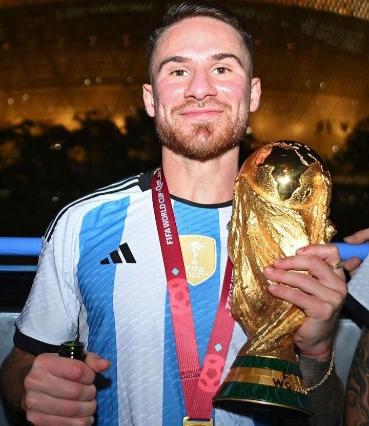ArgentosFC's tweet photo. (ABRO HILO)
MEDIOCAMPISTAS MAS PROMETEDORES ARGENTINOS PARA ILUSIONARSE CON LA 4TA
-Arrancando con el jugador revelación de la scaloneta que no hace falta explicar mucho mas. ALEXIS MAC ALLISTER (24 años) https://t.co/gw8Cvwzeky