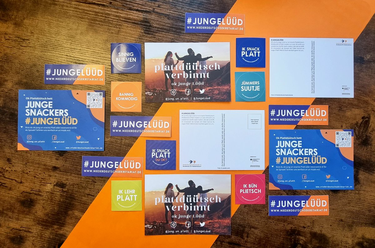 JungeLuud's tweet photo. Kennt ji egens al uns Medienset ut Postkoorden un Opbackers? De richt sik vör allen an #JungeLüüd.

De köönt ji köstenfree bi info@niederdeutschsekretariat.de bestellen: eenfack seggen, wat ji hebben wüllt un wo vele.
#platt #plattdüütsch #plattdeutsch #niederdeutsch #lowgerman https://t.co/kUys8wt4K4