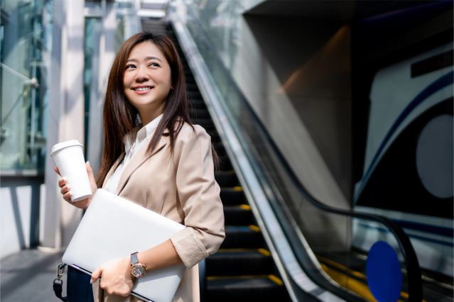 JobsLexingtonKY's tweet photo. Searching for entry-level jobs? Here are 15 positions you might consider by specialization, along with a link to their projected starting salaries. #jobsearch https://t.co/AwJErlTrL5 https://t.co/o4Wi1aK0Fy