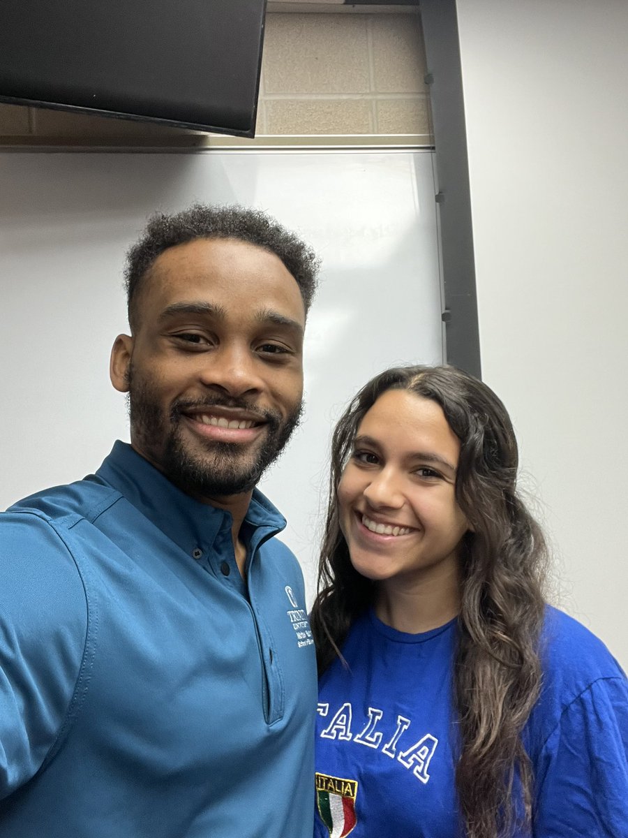 I’m proud of my student <a href="/BellaFerruzzi/">Bella Ferruzzi</a> for being awarded this year’s Oustanding Senior in Sports Management! She is a Communication major minoring in Sports Management at <a href="/Trinity_U/">Trinity University</a> . Well deserved! 👏🏾 👏🏾