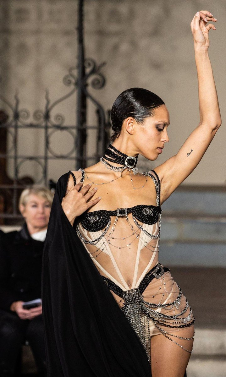thesoftestaura's tweet photo. dilara findikoglu fw23 look 27 “dance of revolution” https://t.co/zus2oVQOG0