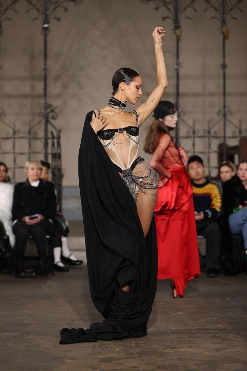 thesoftestaura's tweet photo. dilara findikoglu fw23 look 27 “dance of revolution” https://t.co/zus2oVQOG0