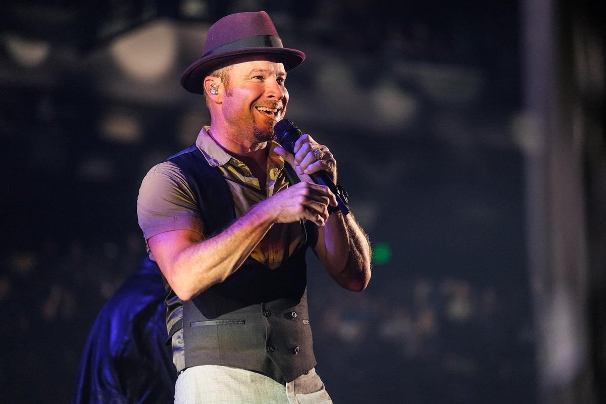 Feliz Cumpleaños Brian!

Cada año que pasa te ves mejor, porque se te nota la felicidad, las ganas de conquistar, la alegría de vivir. Tu energía se contagia, tu sonrisa ilumina los corazones a tu alrededor y tu generosidad es una bendición. 

Muchas felicidades 🥳 

📷 <a href="/Dr_Dude/">Justin Segura</a>