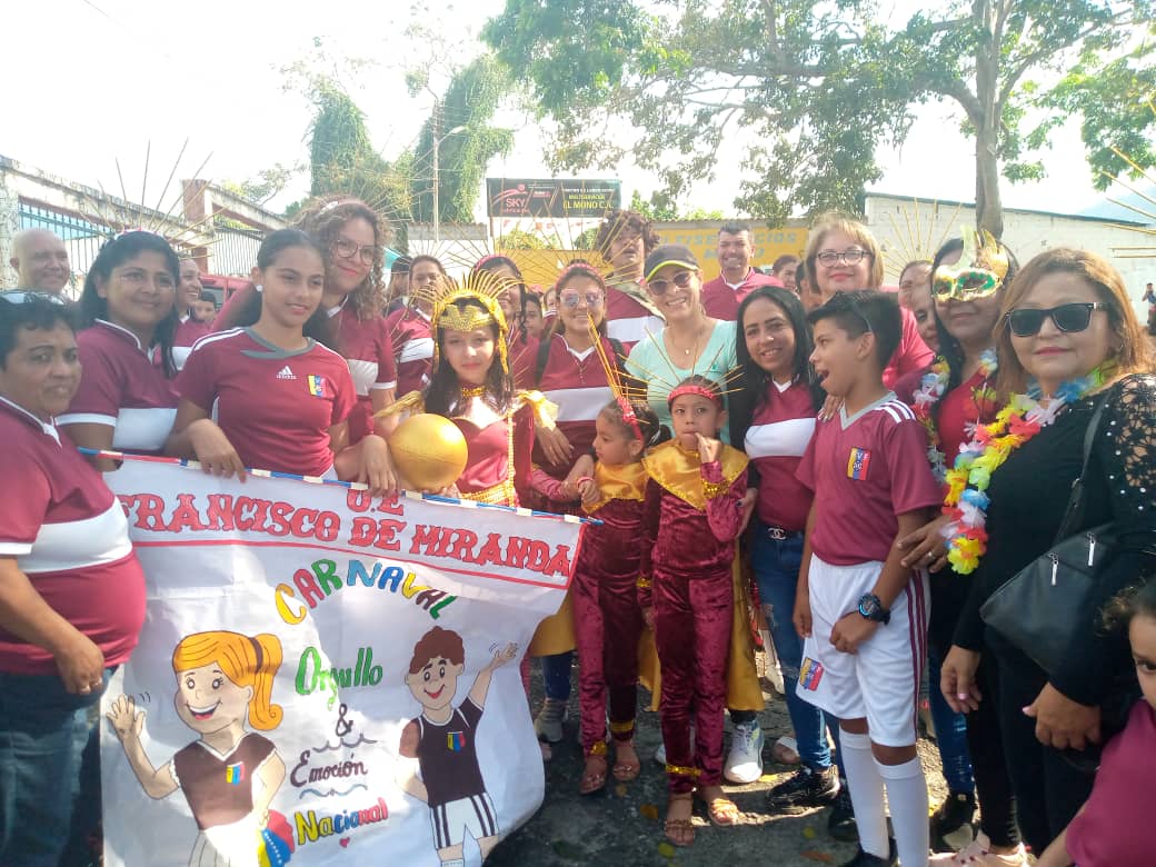 notieducatetru's tweet photo. #20Feb|| 🇻🇪 #EsNoticia ⏩Autoridades regionales celebran carnavales en Rafael Rangel. La tierra de santos y sabios se vistió de colores con el mágico desfile de carrozas y comparsas realizado este domingo en la población de Betijoque 

@_LaAvanzadora @Gerardo4fPsuv @MPPEDUCACION https://t.co/yu8fQUyyGw