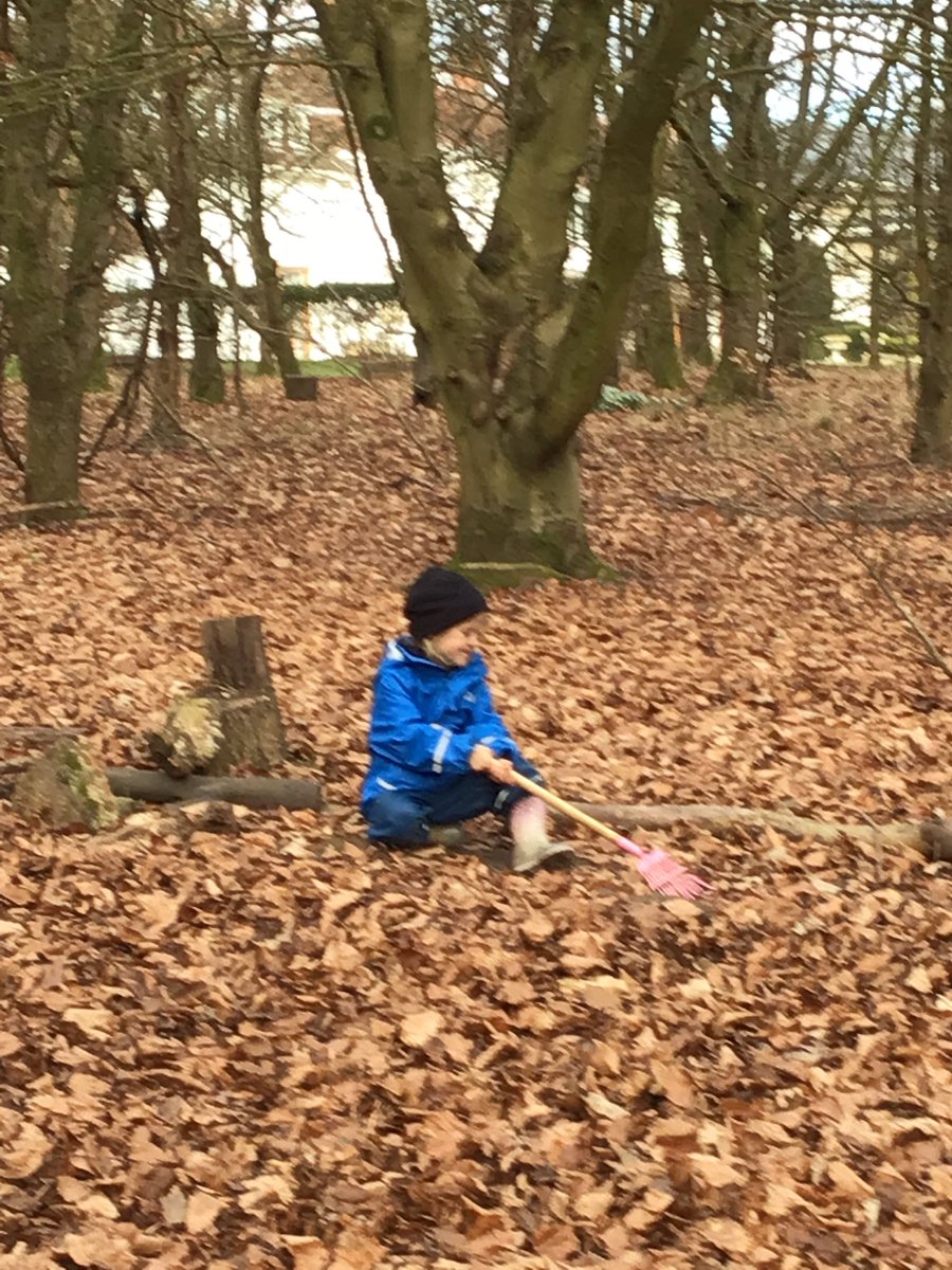 PipersForestSch's tweet image. Reception @PipersPrePrep enjoyed using the Kelly kettle to make hot chocolate today. We also found some lovely snowdrops, and used teamwork to move some large branches #Pipersoutdoors #forestfun #PipersGrounds #spring