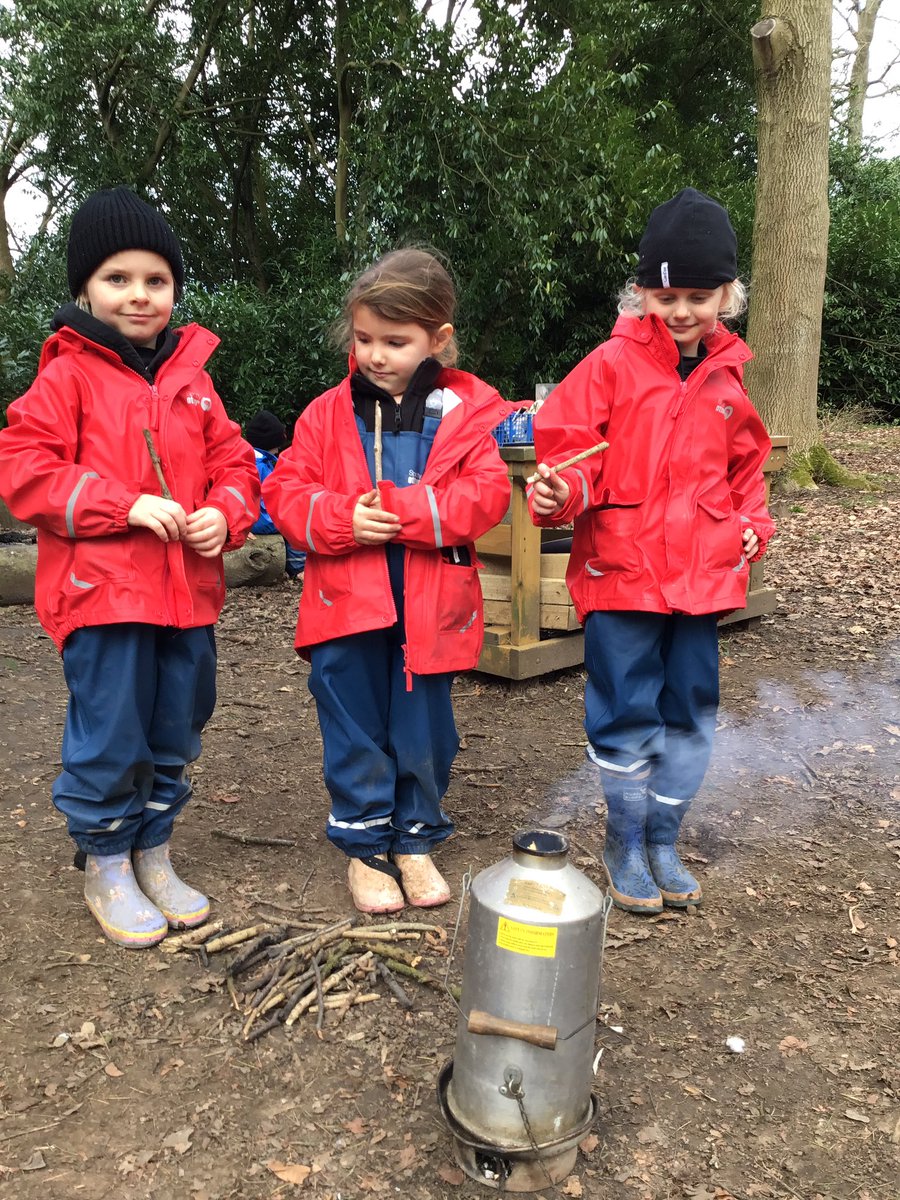PipersForestSch's tweet image. Reception @PipersPrePrep enjoyed using the Kelly kettle to make hot chocolate today. We also found some lovely snowdrops, and used teamwork to move some large branches #Pipersoutdoors #forestfun #PipersGrounds #spring