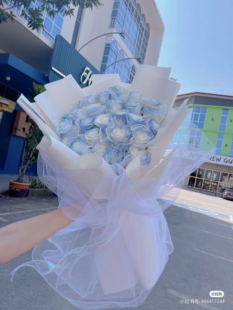 taengikim's tweet photo. If it isn’t the special day of someone utterly dear to me! This is the only time you can bring the dead back to the land of living. Today we celebrate a Sonshine brighter than the sun itself, a definite personification of warm hugs and kind words, a friend and a sister to me. 💙 https://t.co/EEbi62LJQM