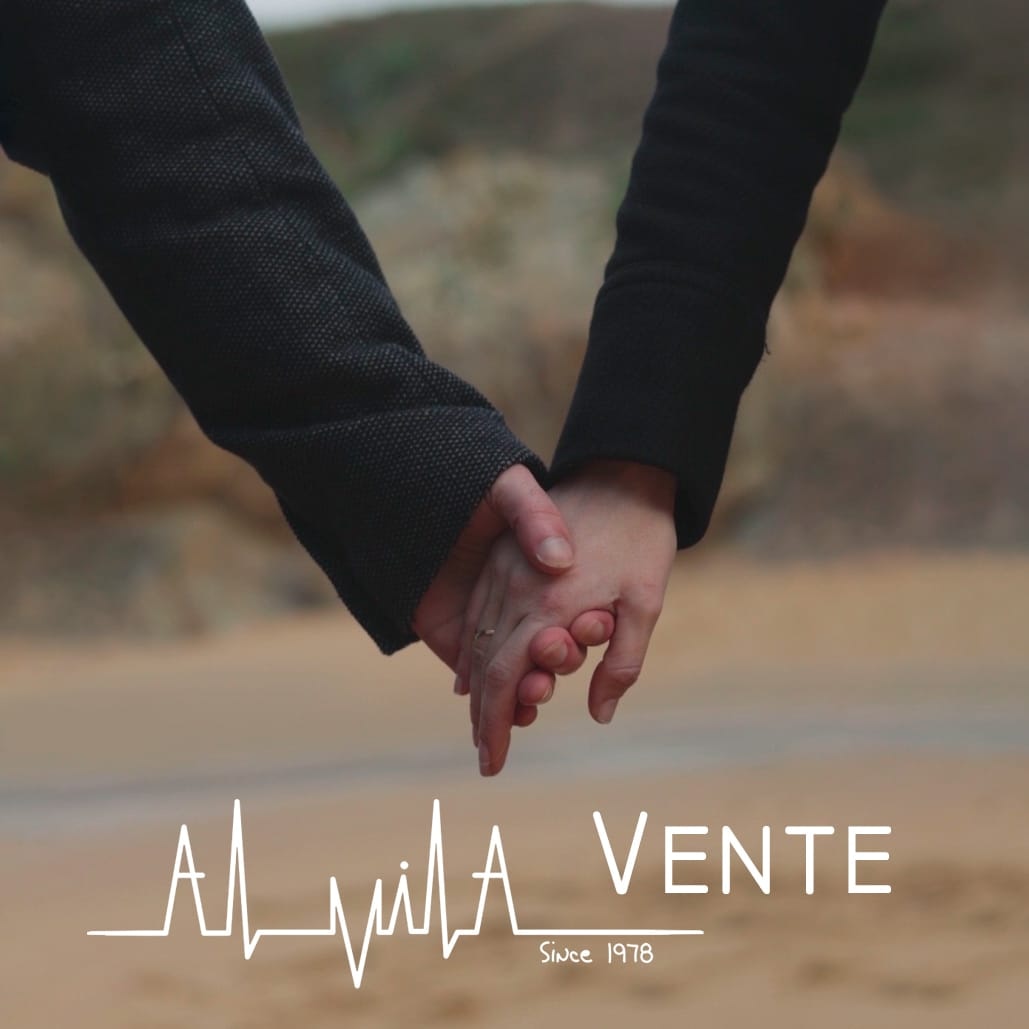 RadiovozFerrol's tweet photo. 🔵Esta semana en Músicas de Ferrolterra, presentamos las nuevas canciones del Al Vila en solitario. Hoy suena: Vente 
ESCÚCHALO AQUÍ🔴https://t.co/DNXNXUKqZX https://t.co/DecGSSSxod