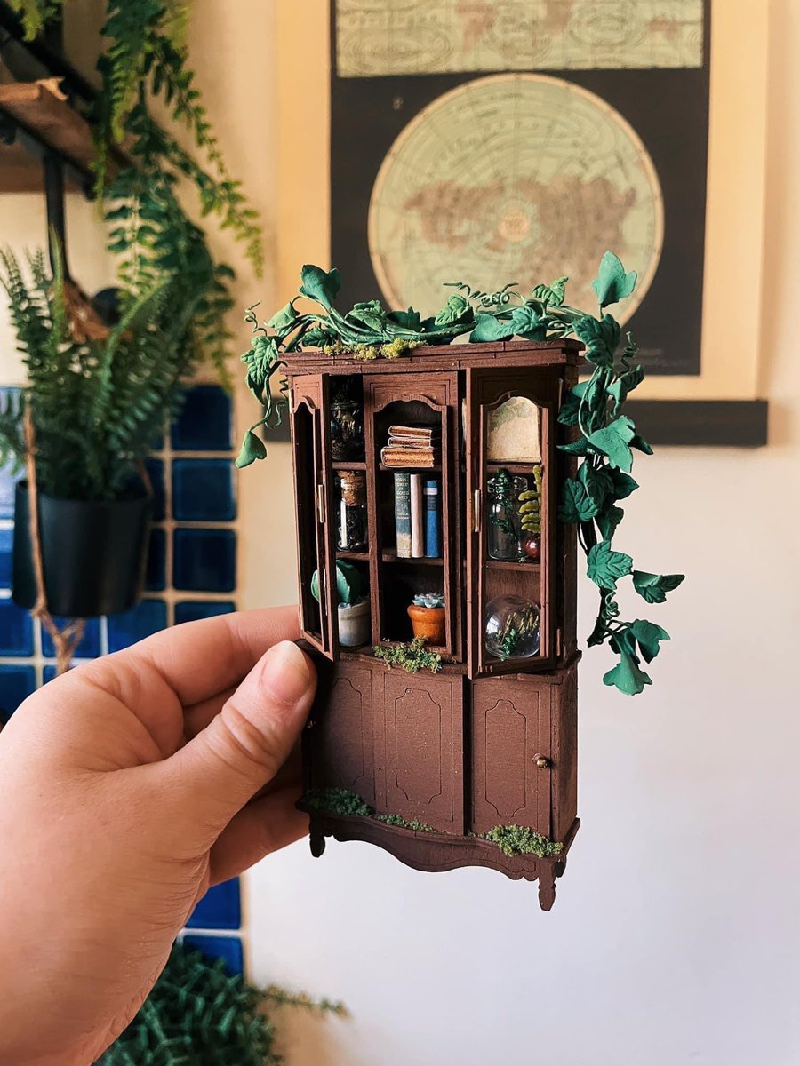 CaptDangerous64's tweet image. My miniature magic shelves ✨ Have a great Monday! #miniatures #dollhouse @thedailymini 

instagram.com/captaindangero…