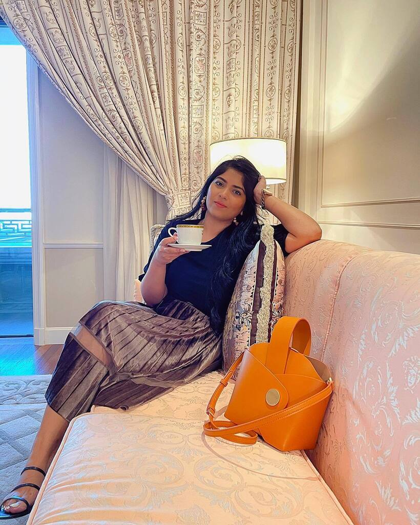 bhumika_t's tweet photo. Hi-Tea with the Versace twist ☕️

#palazzoversacedubai #palazzoversace #throwbackmemories #dubailife #dubaihotels #luxuryhotels #indiantravelblogger #indiantravelgram #indiantraveller #indianluxury #indianluxuryblogger https://t.co/bS08XerHH6 https://t.co/amQL9Nv9xE