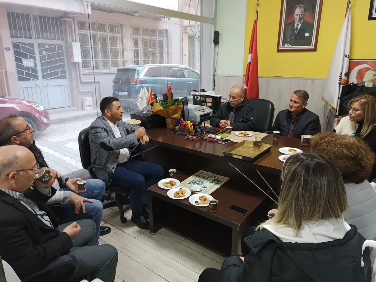 yenimenemen's tweet photo. İlçe Başkanlığı olarak Menemen Kültür ve Halk Oyunları Derneği'ni ziyaret ettik.
Misafirperverlikleri için Dernek Başkanı Sn. Cemil Usumu'ya ve yönetimine teşekkür ederiz. https://t.co/RPCEXvpi2L