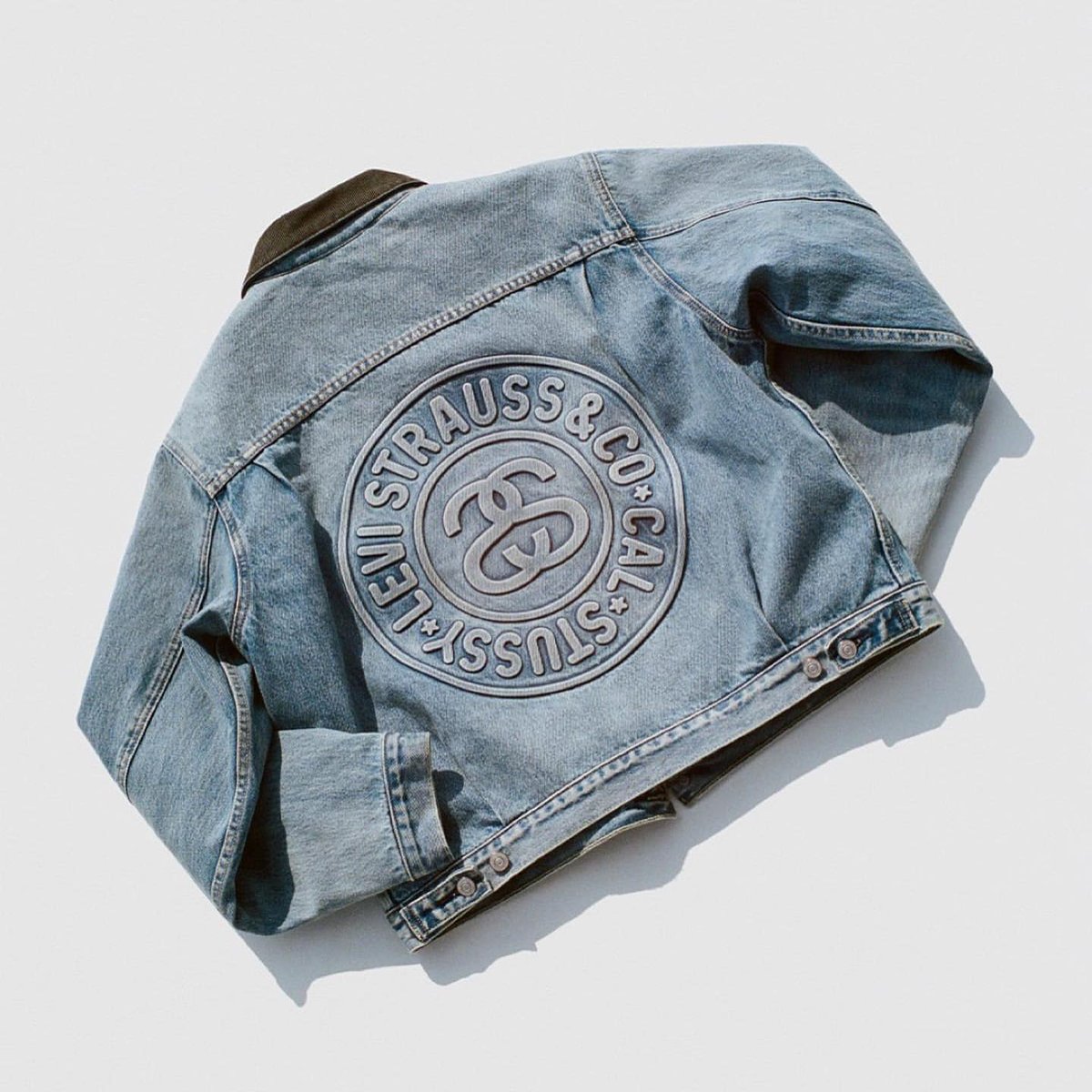 JustFreshKicks's tweet photo. Stüssy x Levi's Collection releasing this Friday (2/24) 🎱 https://t.co/CcFQ5HtkpP