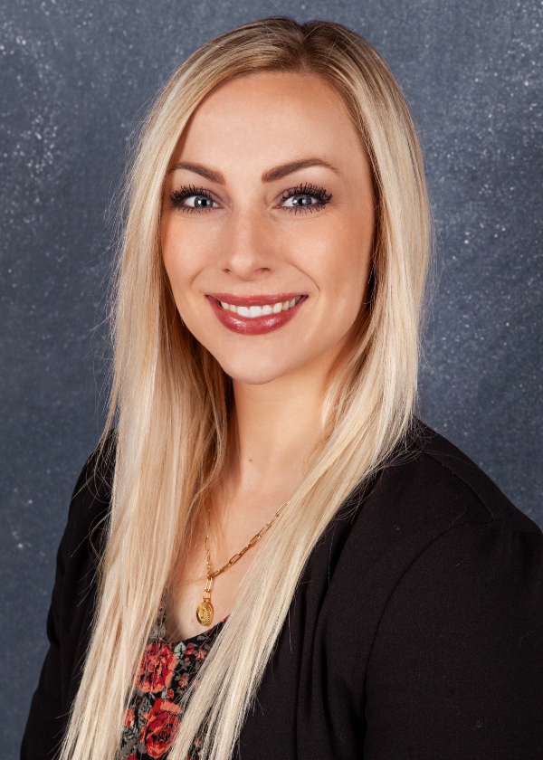 SWMTCHC's tweet photo. #MeetTheTeam: Jaci Hanley is part of our behavioral health department. Her schooling in Criminal Justice, Sociology, and Social Work, along with an extensive background in co-occurring care in intensive inpatient and outpatient settings, makes her an integral part of our team! https://t.co/PuwTIjc72T