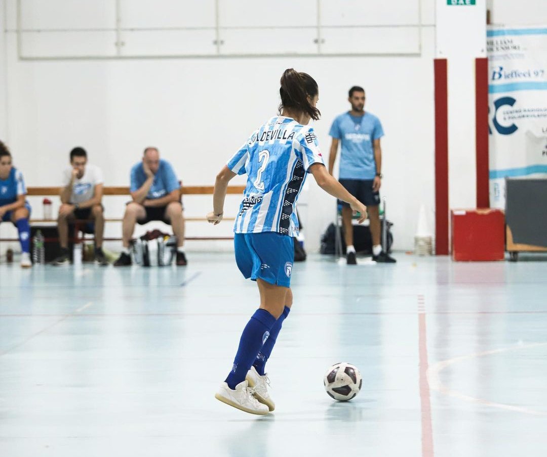 entorno5x5's tweet photo. 🏆 Serie A Femminile - Italia 🇮🇹

🗞️ Las españolas @AnaSoldevilla2 🇪🇦 y @eom_11 🇪🇦 son jugadoras del @aesc5 🇮🇹, que actualmente se encuentra en la 2ª posición 🥈 de la @DivCalcio5 Serie A Femenina italiana. ¡A asegurar el play-off cracks! 👏🏻

#Pescara #Italia #España #futsal #5x5 https://t.co/Lxs1Souyl7
