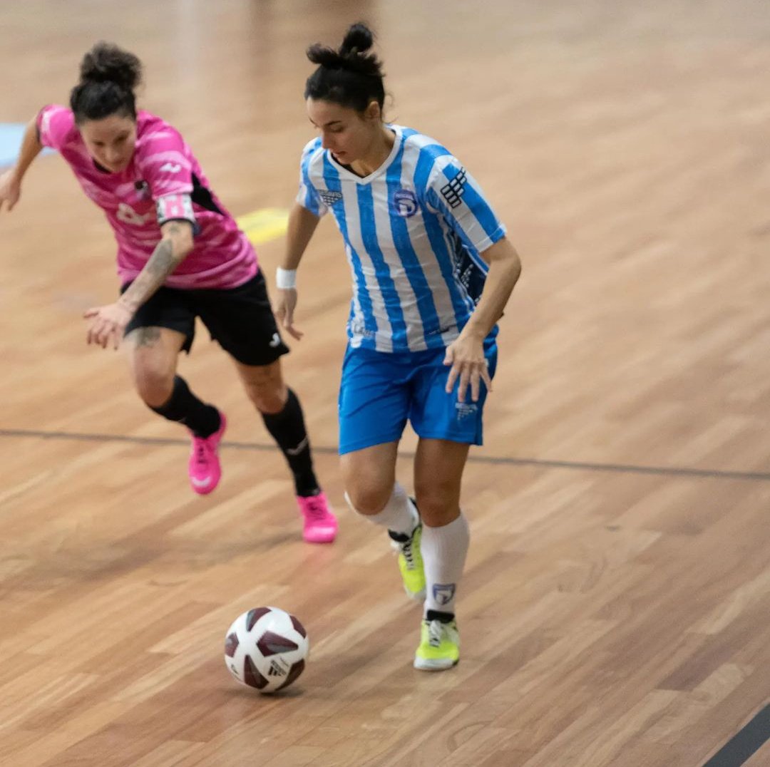 entorno5x5's tweet photo. 🏆 Serie A Femminile - Italia 🇮🇹

🗞️ Las españolas @AnaSoldevilla2 🇪🇦 y @eom_11 🇪🇦 son jugadoras del @aesc5 🇮🇹, que actualmente se encuentra en la 2ª posición 🥈 de la @DivCalcio5 Serie A Femenina italiana. ¡A asegurar el play-off cracks! 👏🏻

#Pescara #Italia #España #futsal #5x5 https://t.co/Lxs1Souyl7