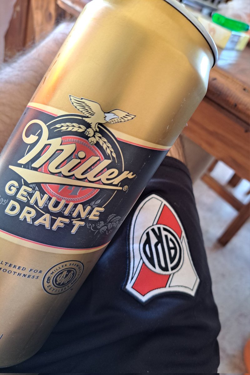 candi_pablo's tweet photo. La hidratacion siempre , salud 🍻
#ModoBirra
#ModoFeriado https://t.co/oKuY5q94kr