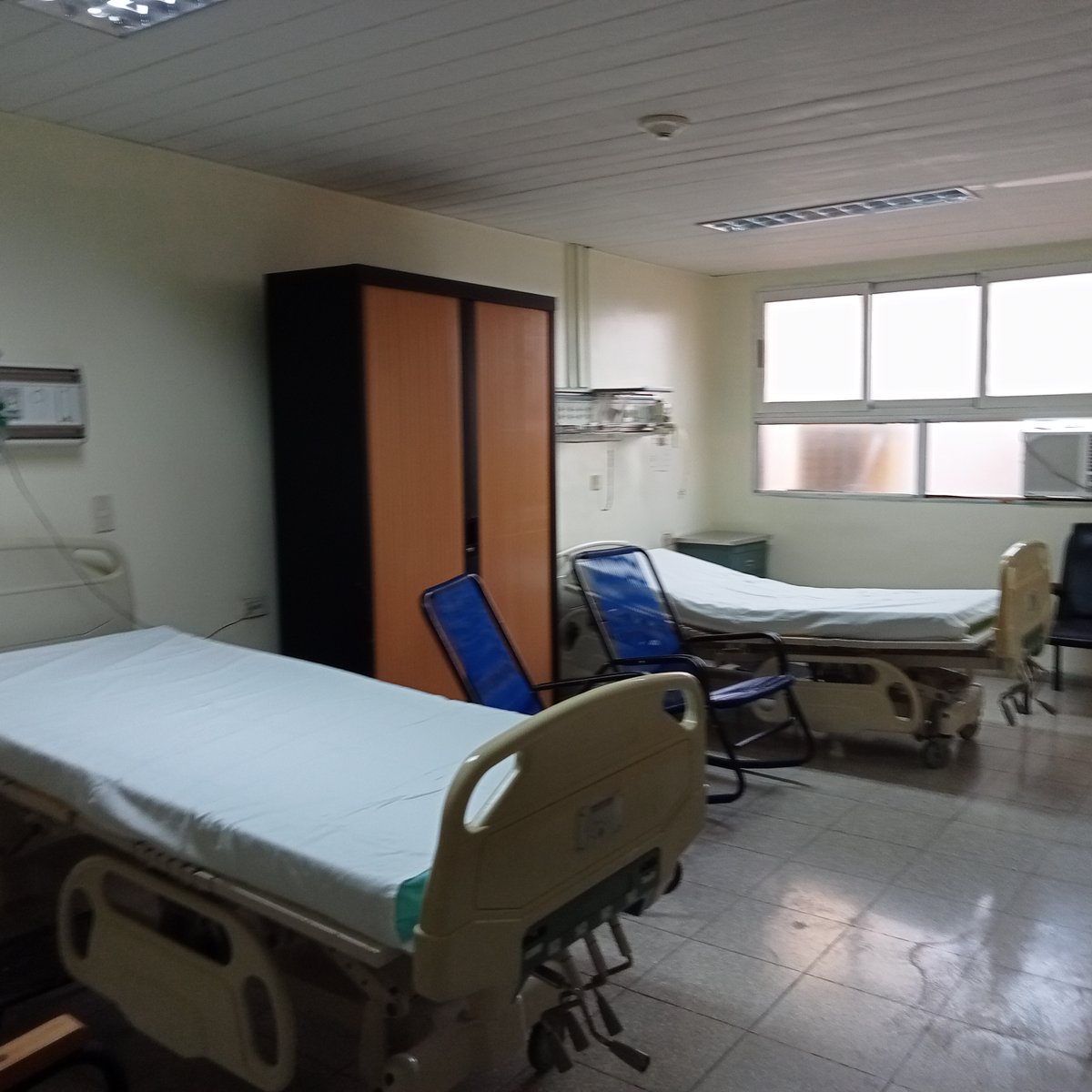#CubaPorLaVida 
Reinaugurada la sala de Neurocirugia de nuestro instituto en la mañana de hoy después de realizarsele un mantenimiento general lo que redundara en un mayor confort para nuestros pacientes