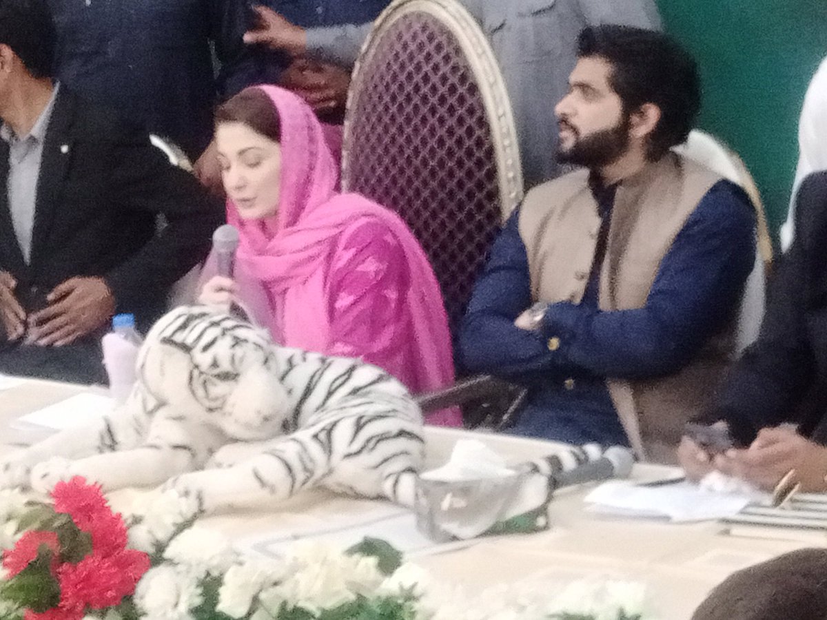 RajaRizwanJanj4's tweet image. قائد کی بیٹی چیف آرگنائزر مسلم لیگ(ن) مریم نوازشریف کی زیر صدارت مسلم لیگ (ن) سوشل میڈیا ٹیم راولپنڈی ڈویژن کا اجلاس

سینئر نائب صدر مریم نواز نے نوجوانوں کی سوشل میڈیا پر کارکردگی کو سراہا اور مزید موثر طریقے سے کام کرنے کیلیے ہدایت دی