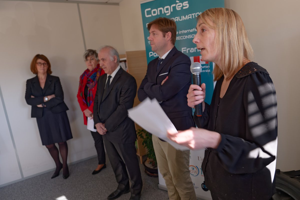 CHLaborit's tweet photo. [Inauguration] Centre de Psychotraumatologie nord Nouvelle-Aquitaine avec Dr @melanievoyer_, Pr Jaafari, Françoise Dumont #Laborit, @ElleboodeB - DG @ARS_NAquit et Dr @BenDAVILLER - Dir. DD #Vienne, @afbourat - Pte CS #Laborit, @SachaHoulie et de nombreux partenaires. https://t.co/9og5dMR1lY