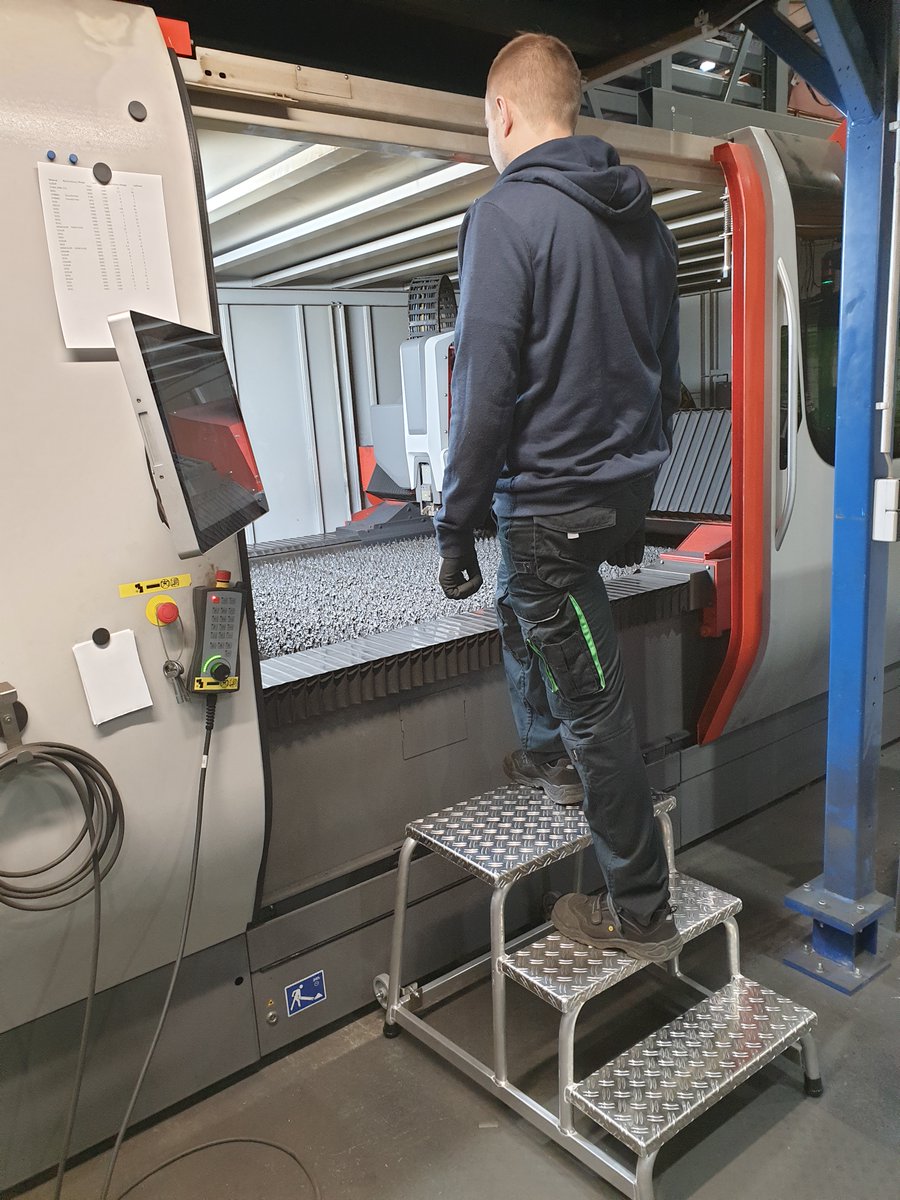 IndBereich's tweet photo. Die @LogiMAT_Messe @Messe_Stuttgart verfolgt uns jetzt schon auf Schritt und Tritt: Stufe für Stufe zum Wunschprodukt mit passgenauer Steigtechnik für den industriellen Einsatz

https://t.co/qIuA4R97UU #Hymer #Steigtechnik #Industrie #Logistik https://t.co/84YBchcMh6