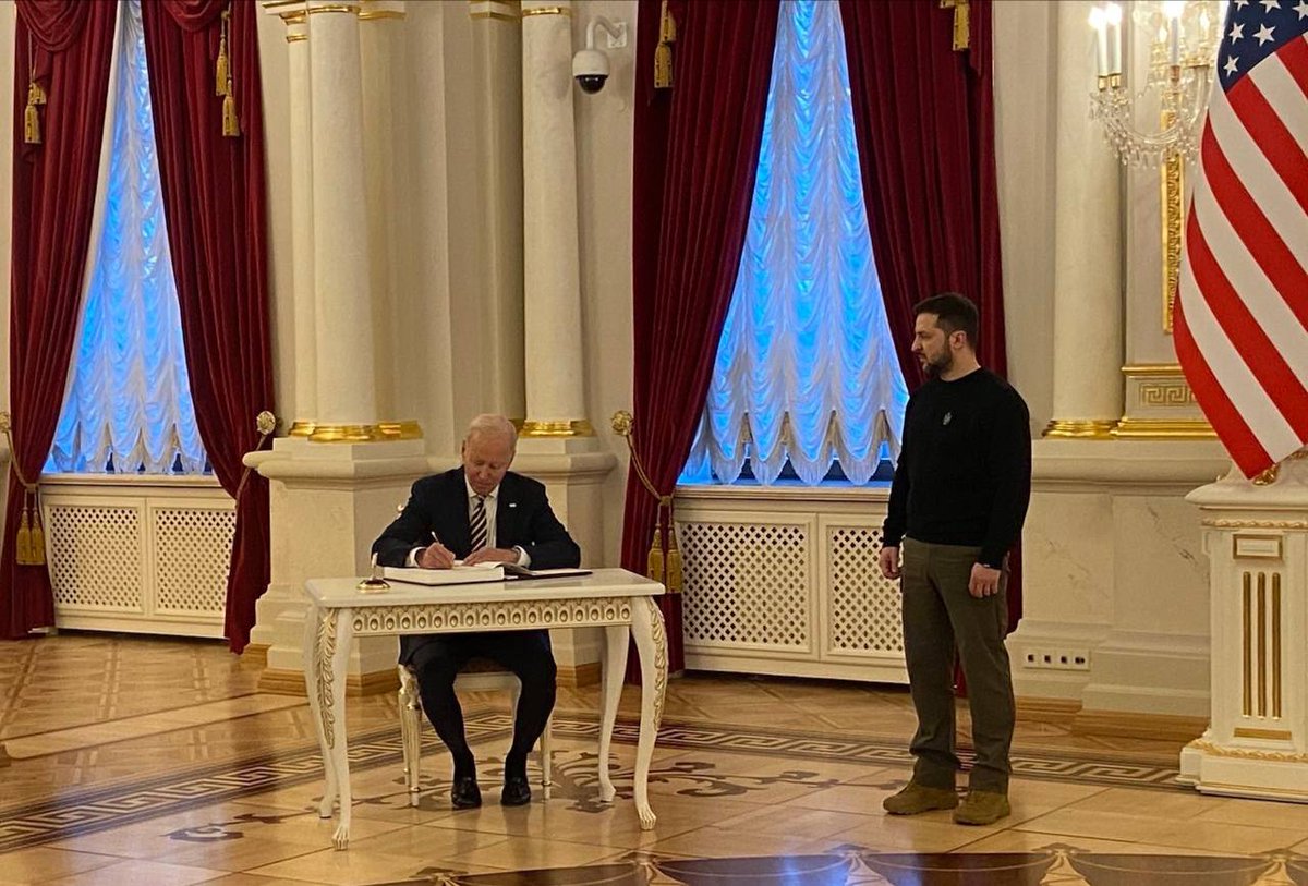 cerulean1254's tweet photo. #Biden suddenly appeared in Kiev.#Ukraine https://t.co/n2zJzKCQMV