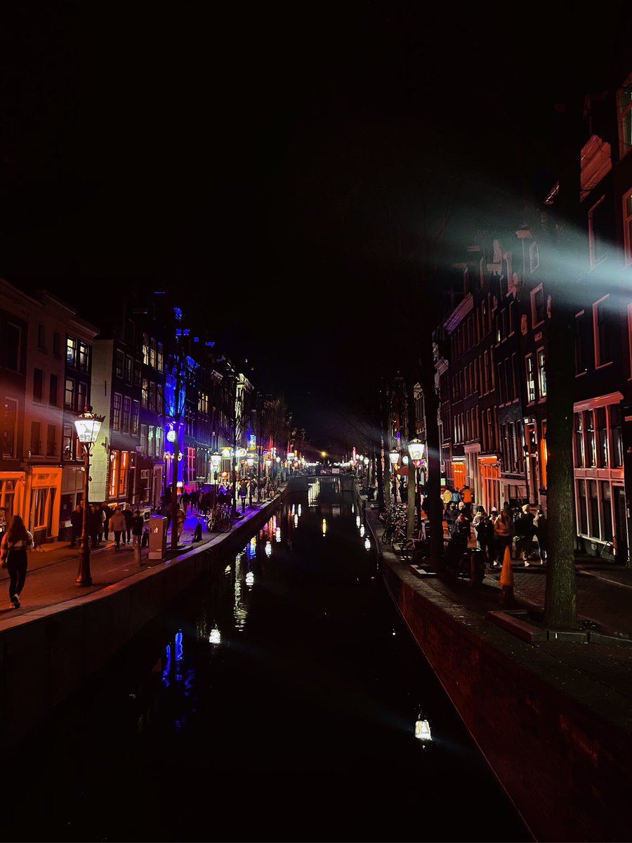 jxlozz's tweet photo. Amsterdam 🍁🌈 https://t.co/HqJpZftLfD