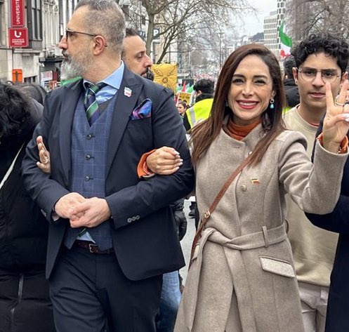 ofgoldjustice's tweet photo. دریا صفایی نازنین و 
علیرضا آخوندی عزیز 
متشکریم🤍
@SafaiDarya 
@AlirezaAkhondi 
#بروکسل #IranRevoIution 
#مهسا_امينى https://t.co/o9HlQL1SQ2