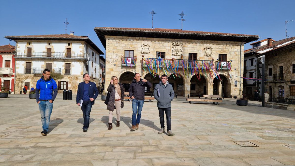 Gaur eguna Durangaldean eman dugu. Otxandion egon gara Egoitz Garmendia Otxandioko alkatearekin eta bertako kideekin.

"Otxandio 2023-2030 biziguraz betie" egitasmoaz, basogintzaz, memoriaz, komunitate energetikoez eta herrigintzaz aritu gara.

#abanteotxandio #abantedurangaldea