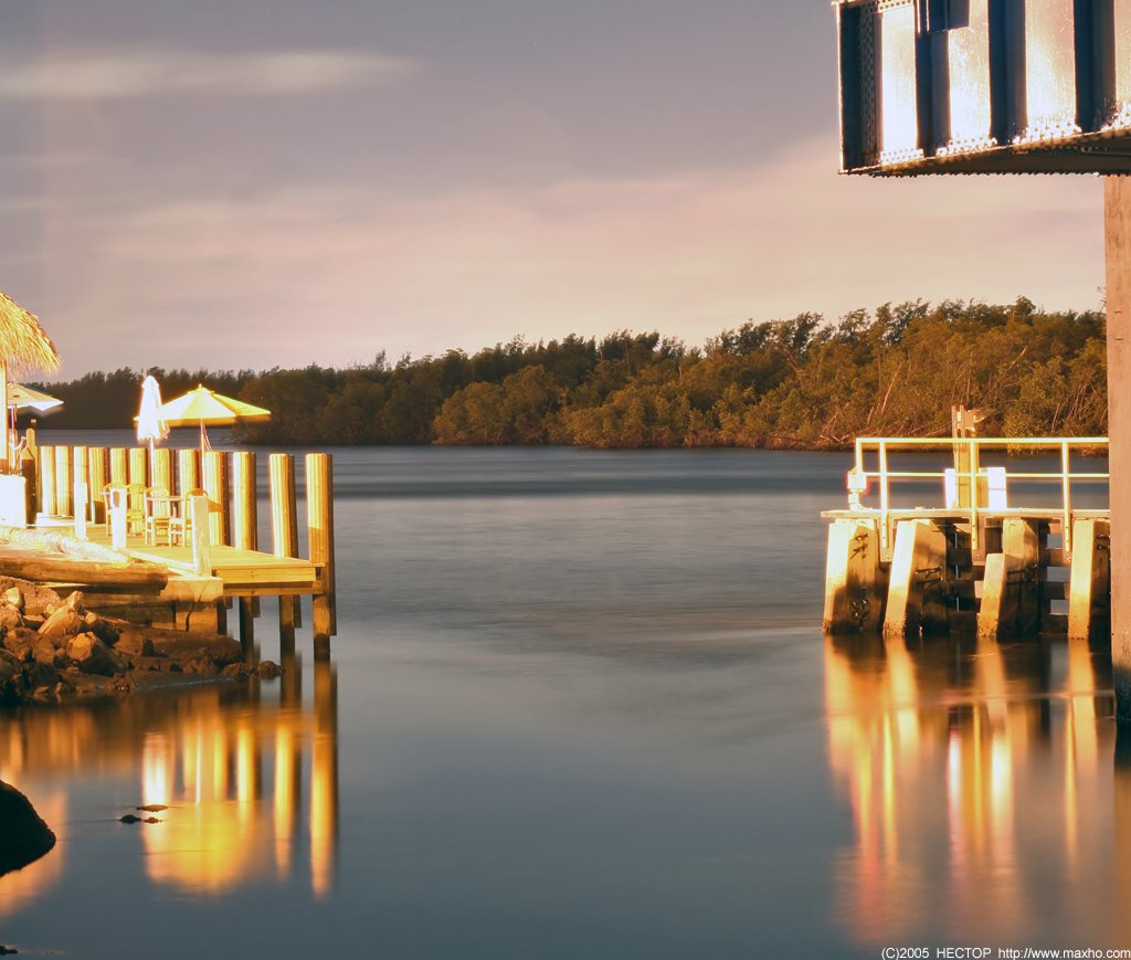 maxhocom's tweet image. Это сейчас так мобилой снять можно, а в 2005 - штатив, 30 секунд выдержка + нае2е4 со скользкого деревянного помоста для лодок...
#DaniaBeach #Canon #EOS350D #ДанияБич #Флорида